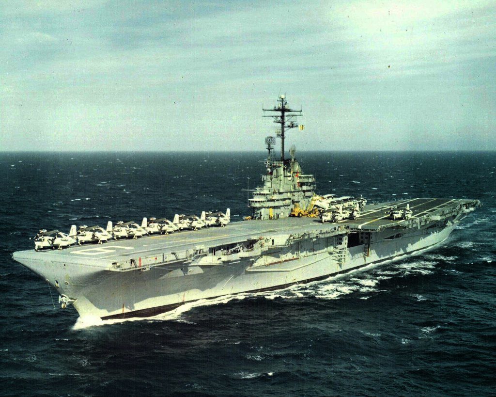 USS Essex (CVS-9) underway, circa 1967. (Image courtesy NAVSOURCE)
