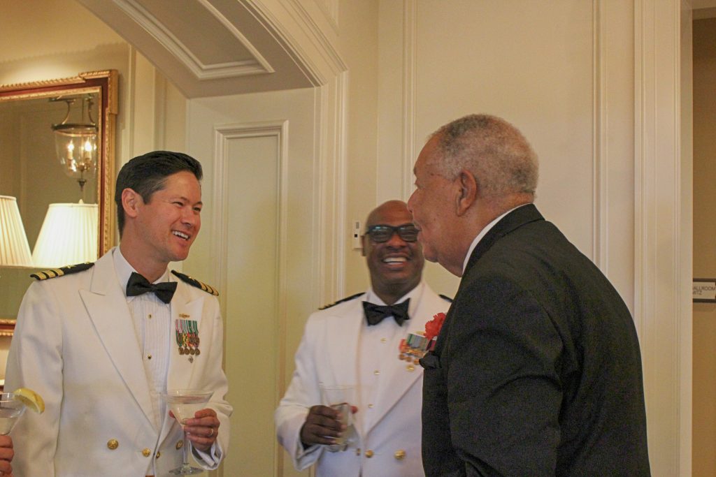 Midway veteran William Fentress entertains active duty naval officers at this year's Midway dinner (NHF Photo)