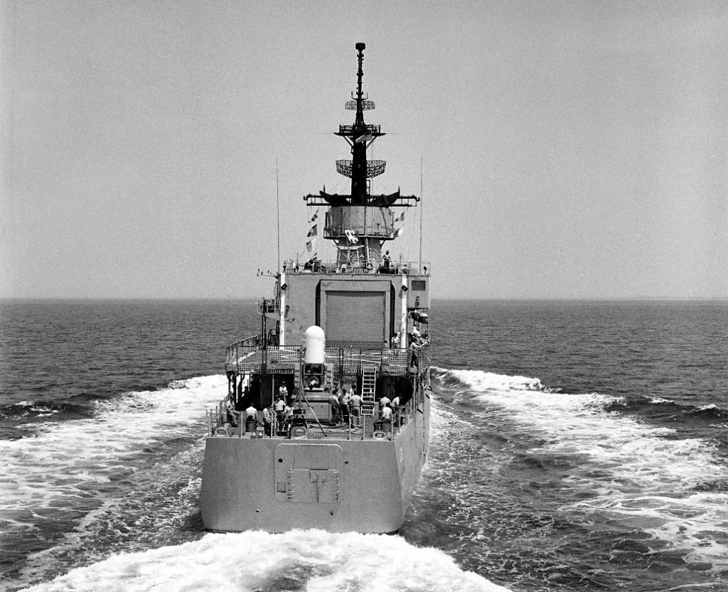1 September 1988: Off Hampton Roads, Va. - A stern view of Aylwin underway as it leaves Naval Station, Norfolk, Virginia. (U.S. Navy photo DVID #DN-SN-90-06084 from the DVIC)